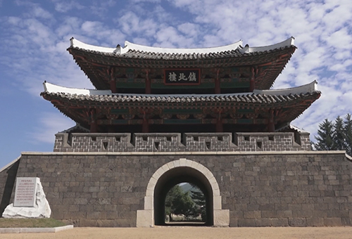 الآثار التأريخية - جوسق جينبوك 