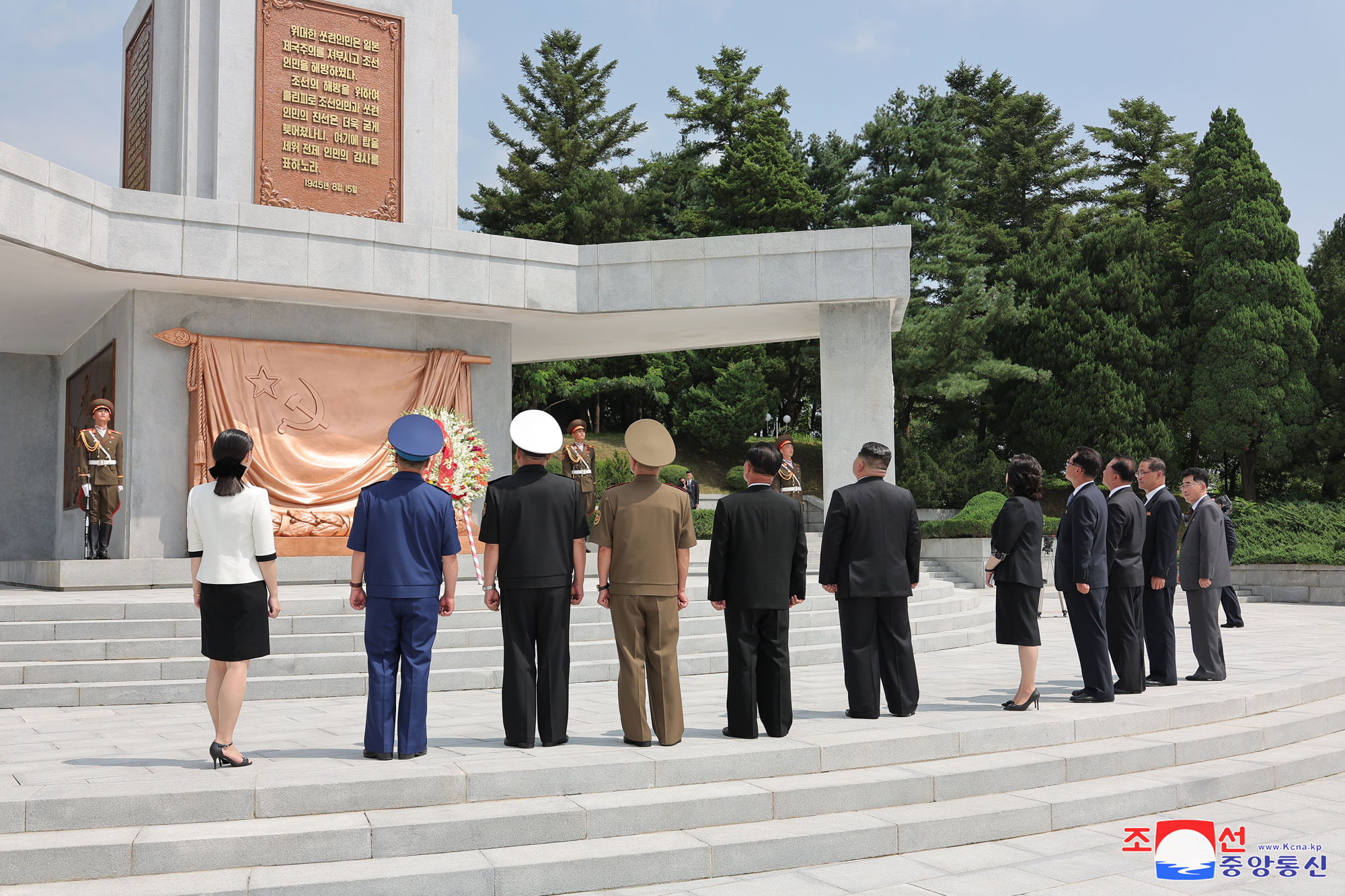 President of State Affairs <nobr><span style="font-size:110%;">Kim Jong Un</span></nobr> visits Liberation Tower