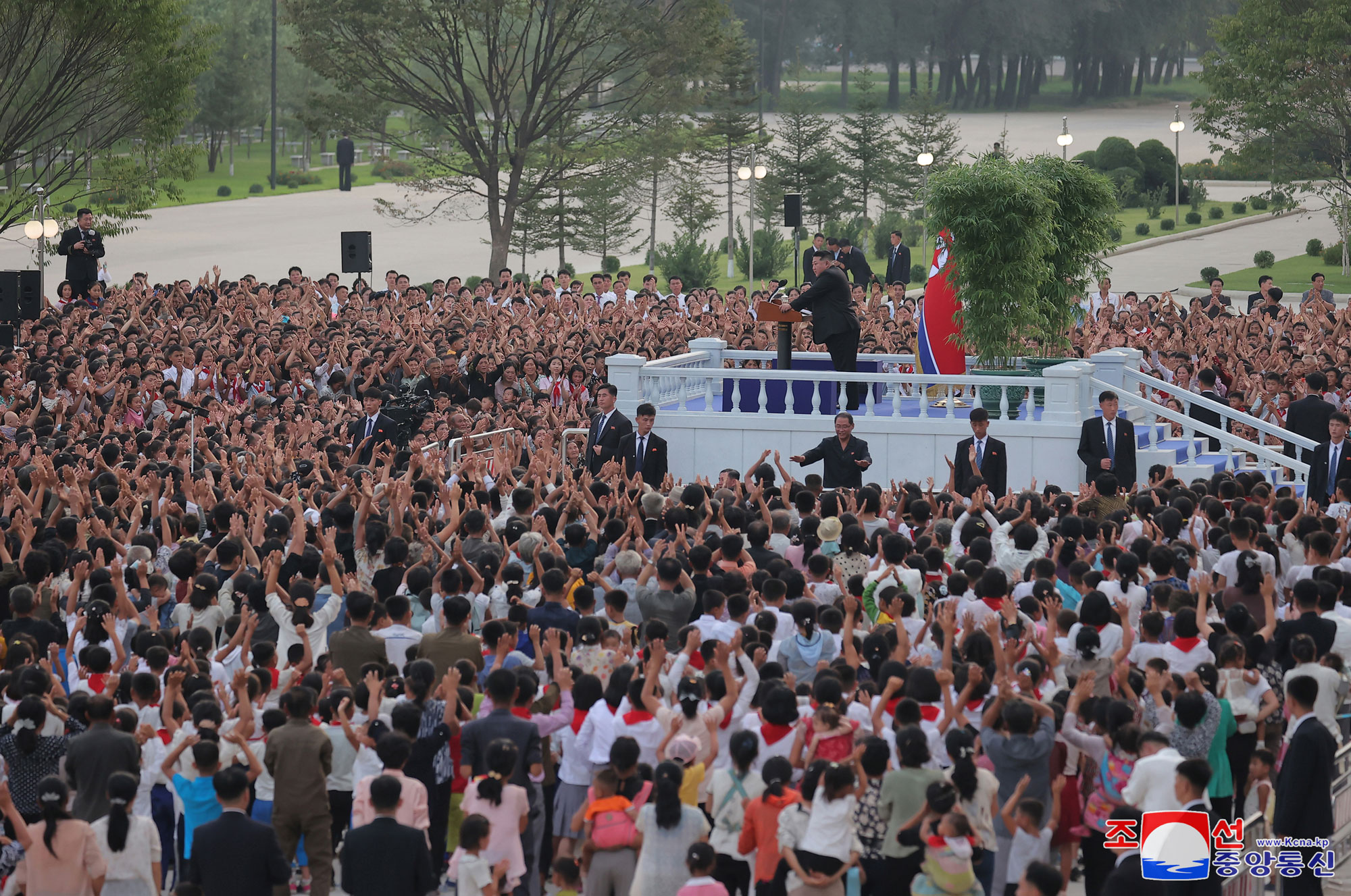 Flood victims in North Phyongan, Jagang and Ryanggang provinces arrive in Pyongyang<br>President of State Affairs <nobr><span style="font-size:110%;">Kim Jong Un</span></nobr> visits lodging quarters to greet flood victims