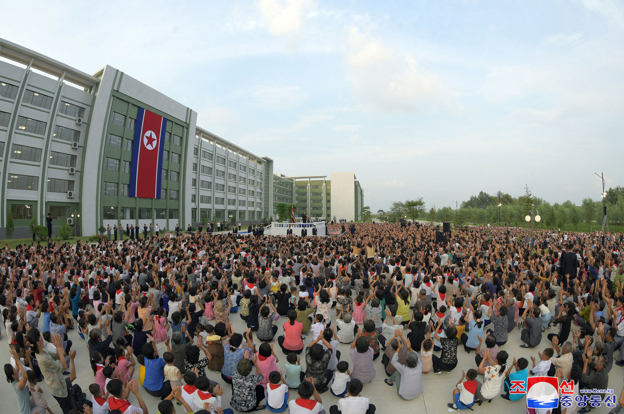 Flood victims in North Phyongan, Jagang and Ryanggang provinces arrive in Pyongyang<br>President of State Affairs <nobr><span style="font-size:110%;">Kim Jong Un</span></nobr> visits lodging quarters to greet flood victims