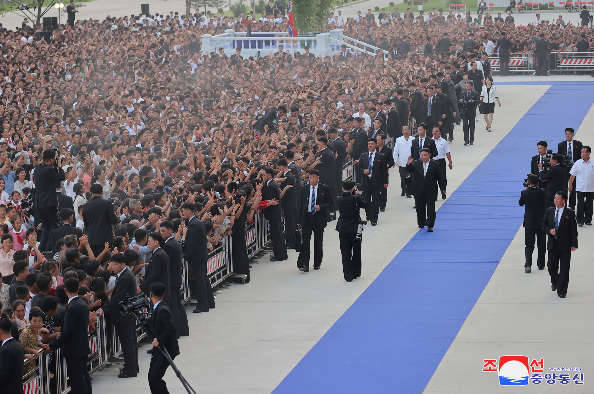 Flood victims in North Phyongan, Jagang and Ryanggang provinces arrive in Pyongyang<br>President of State Affairs <nobr><span style="font-size:110%;">Kim Jong Un</span></nobr> visits lodging quarters to greet flood victims