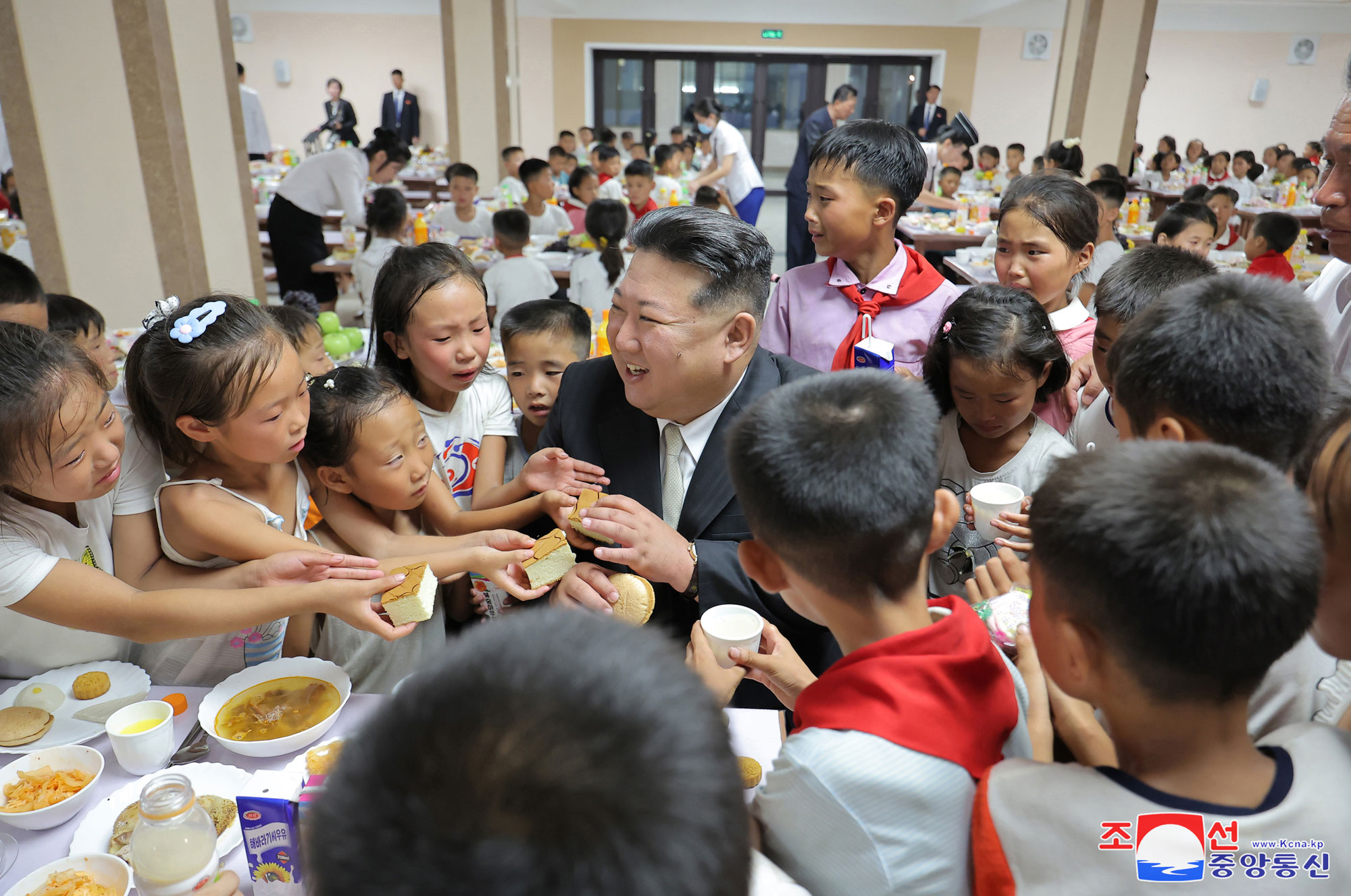 Flood victims in North Phyongan, Jagang and Ryanggang provinces arrive in Pyongyang<br>President of State Affairs <nobr><span style="font-size:110%;">Kim Jong Un</span></nobr> visits lodging quarters to greet flood victims