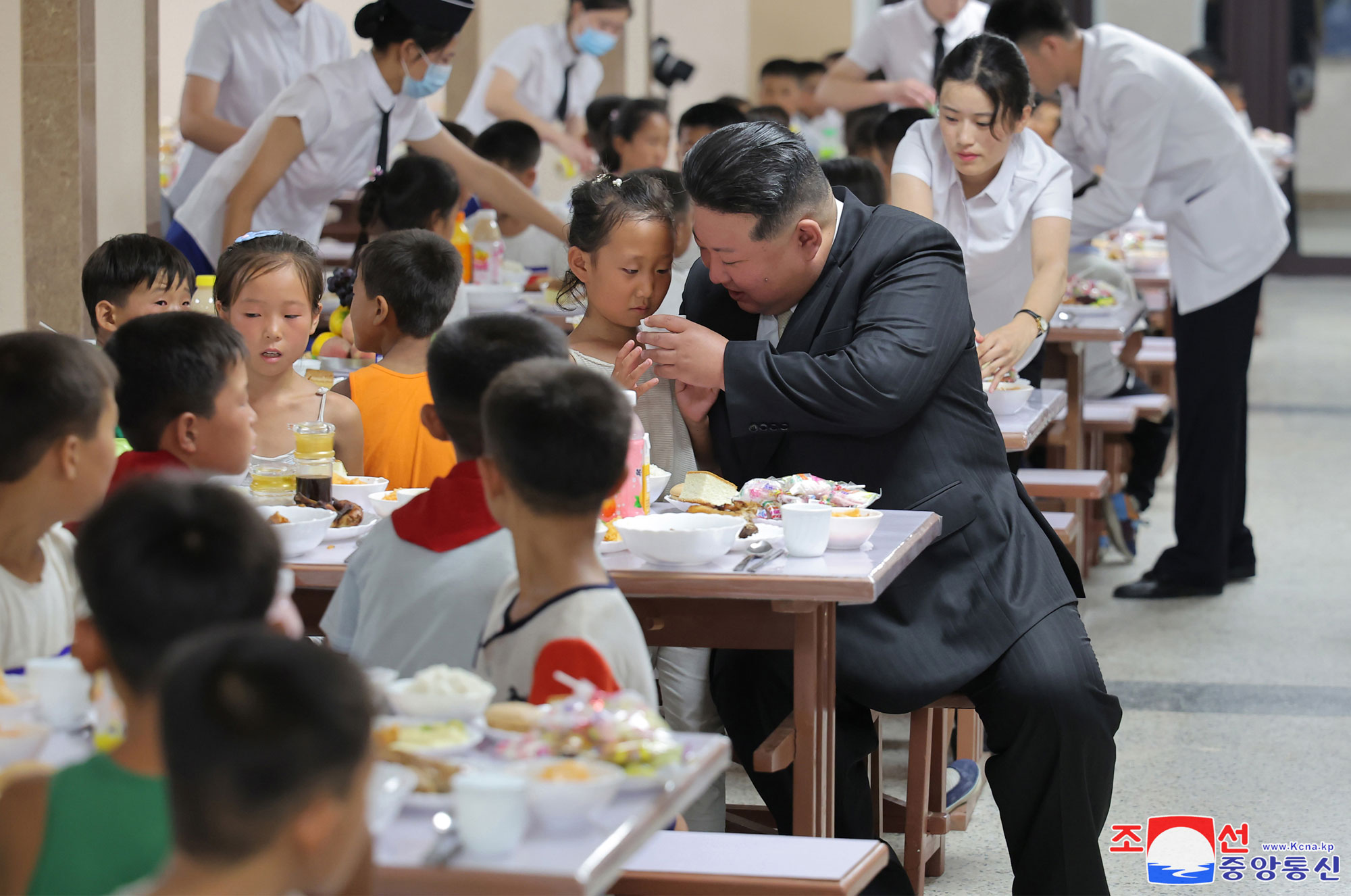 Flood victims in North Phyongan, Jagang and Ryanggang provinces arrive in Pyongyang<br>President of State Affairs <nobr><span style="font-size:110%;">Kim Jong Un</span></nobr> visits lodging quarters to greet flood victims