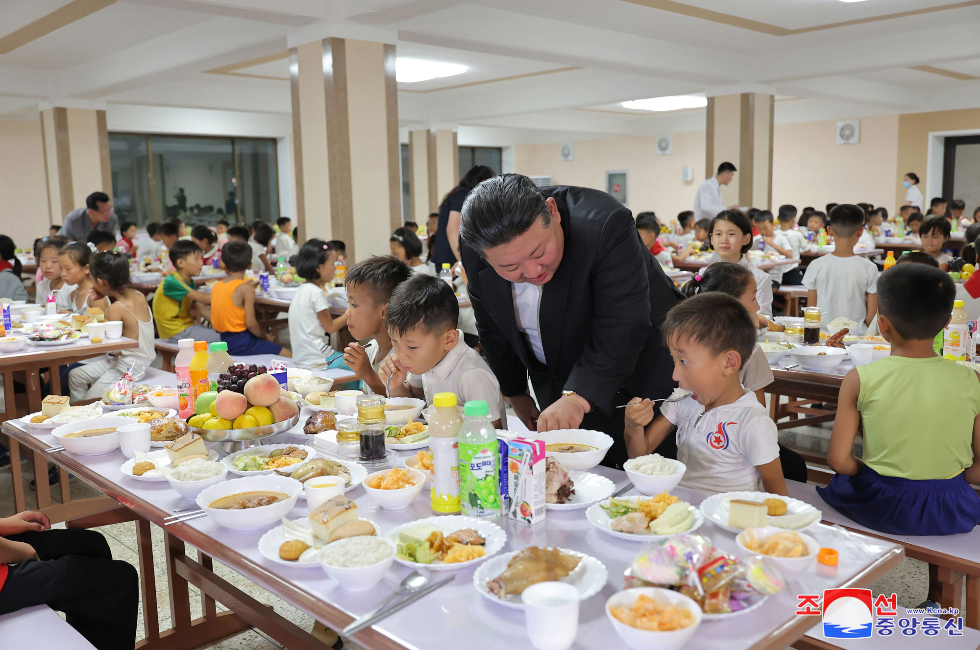 Flood victims in North Phyongan, Jagang and Ryanggang provinces arrive in Pyongyang<br>President of State Affairs <nobr><span style="font-size:110%;">Kim Jong Un</span></nobr> visits lodging quarters to greet flood victims