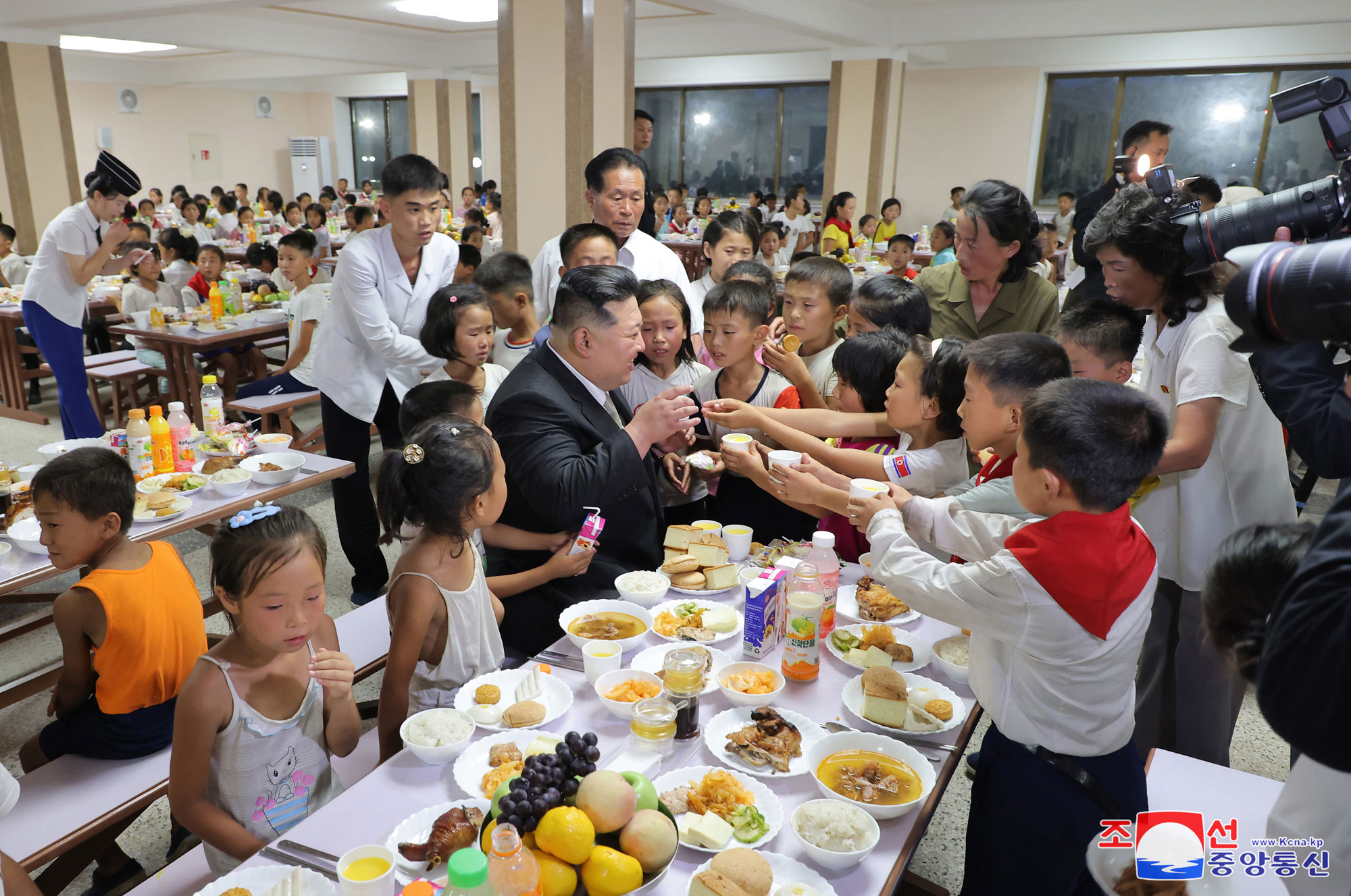 Flood victims in North Phyongan, Jagang and Ryanggang provinces arrive in Pyongyang<br>President of State Affairs <nobr><span style="font-size:110%;">Kim Jong Un</span></nobr> visits lodging quarters to greet flood victims