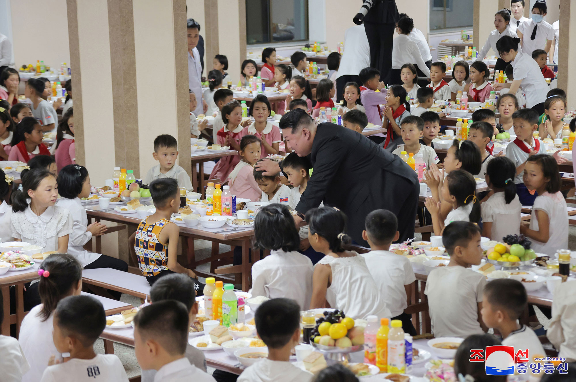 Flood victims in North Phyongan, Jagang and Ryanggang provinces arrive in Pyongyang<br>President of State Affairs <nobr><span style="font-size:110%;">Kim Jong Un</span></nobr> visits lodging quarters to greet flood victims