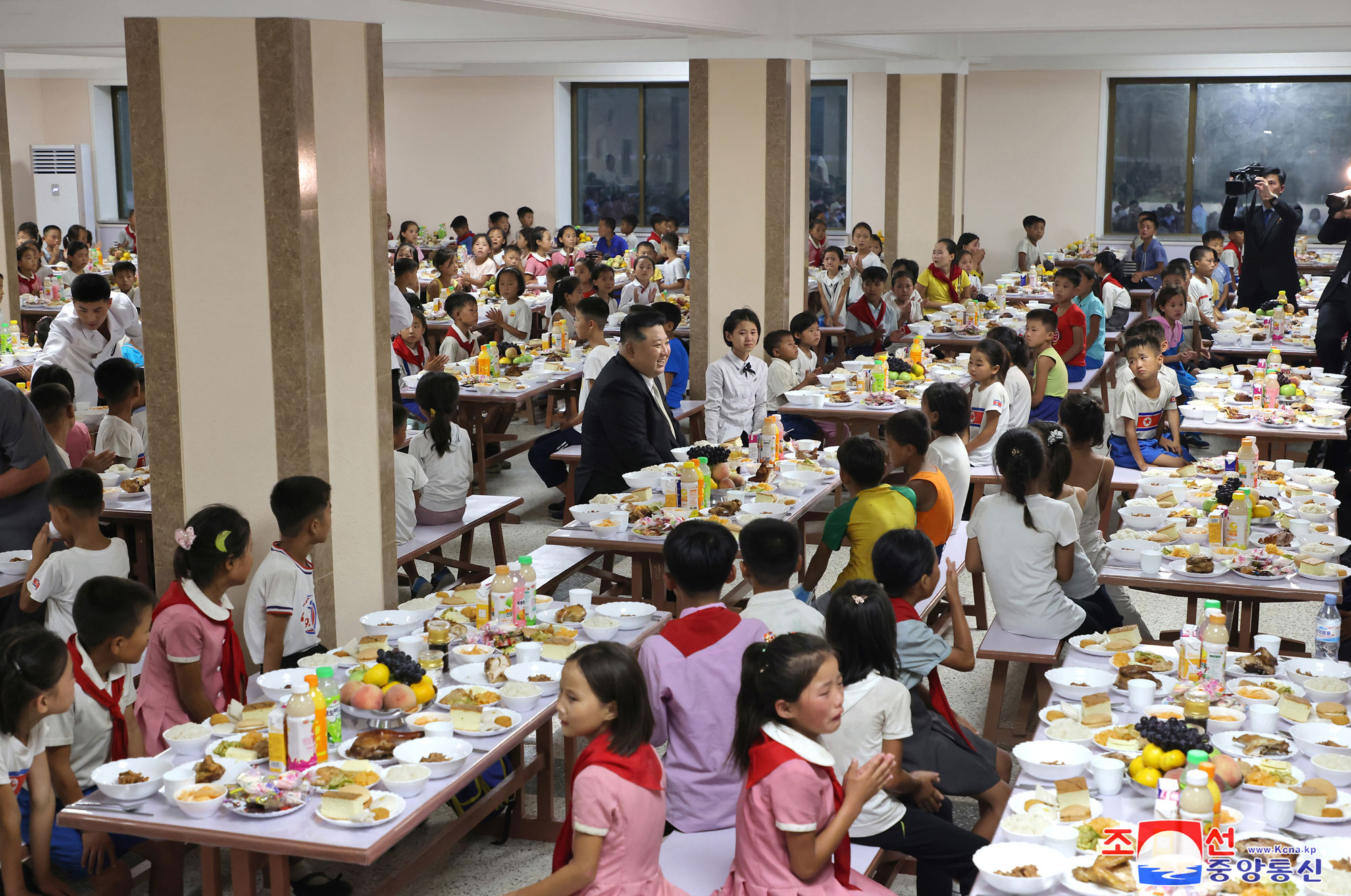 Flood victims in North Phyongan, Jagang and Ryanggang provinces arrive in Pyongyang<br>President of State Affairs <nobr><span style="font-size:110%;">Kim Jong Un</span></nobr> visits lodging quarters to greet flood victims