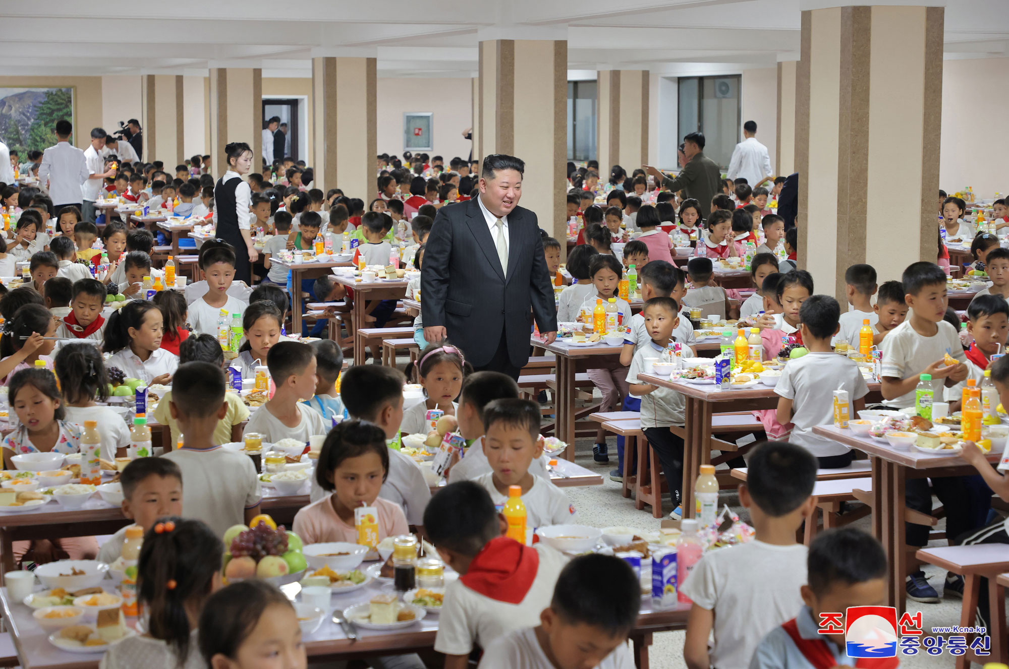 Flood victims in North Phyongan, Jagang and Ryanggang provinces arrive in Pyongyang<br>President of State Affairs <nobr><span style="font-size:110%;">Kim Jong Un</span></nobr> visits lodging quarters to greet flood victims