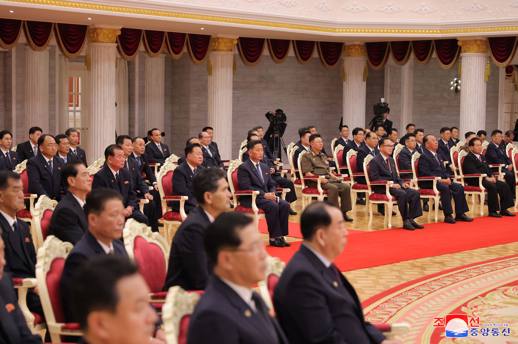 敬爱的金正恩同志在朝鲜民主主义人民共和国国庆节发表纲领性讲话