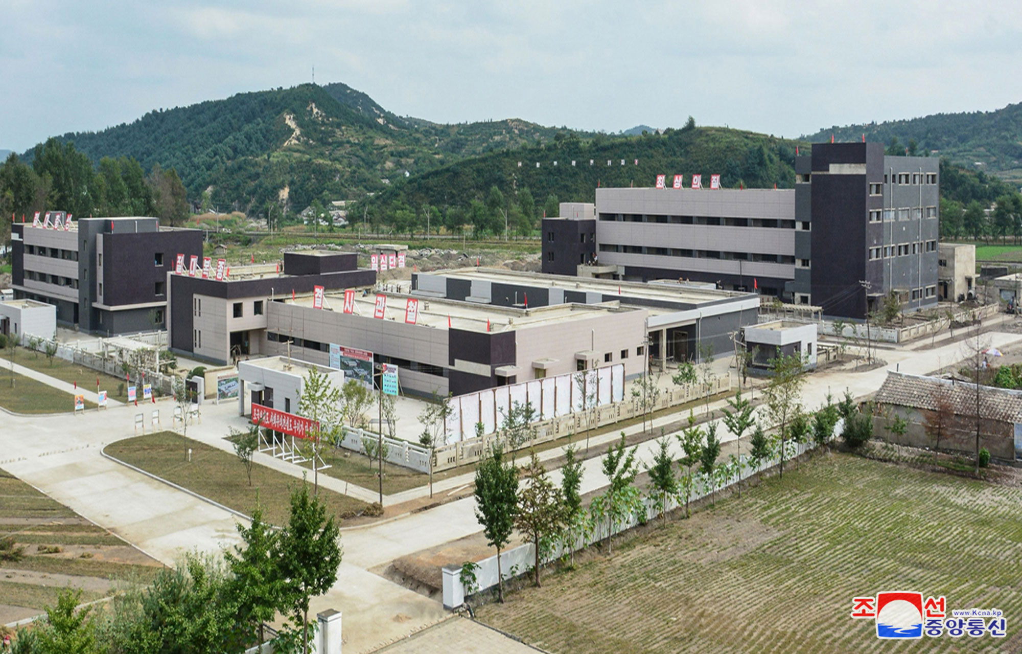 President
 of State Affairs <nobr><span style="font-size:110%;">Kim Jong Un</span></nobr> inspects regional-industry factories under construction in North Phyongan Province