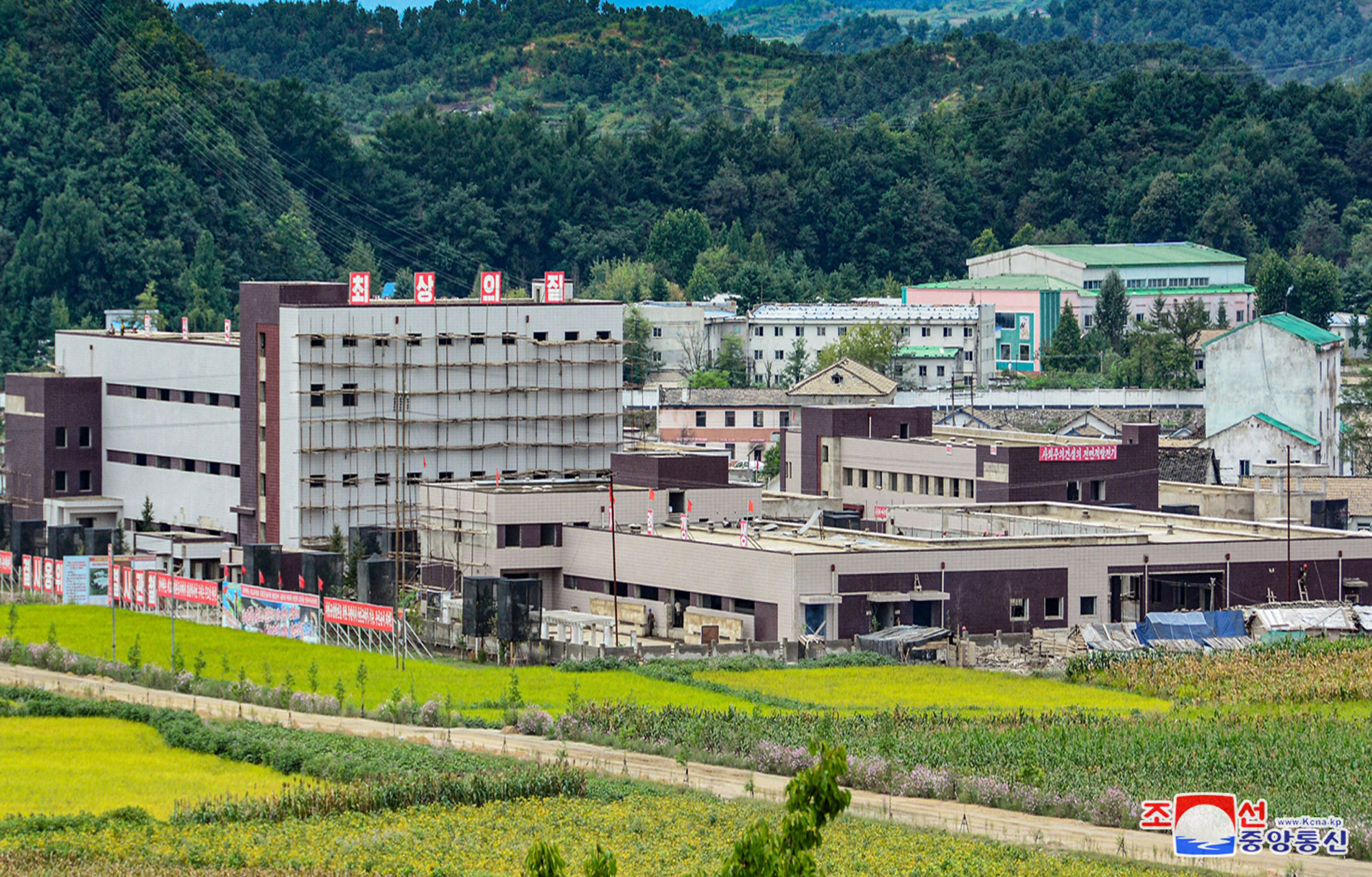 President
 of State Affairs <nobr><span style="font-size:110%;">Kim Jong Un</span></nobr> inspects regional-industry factories under construction in North Phyongan Province