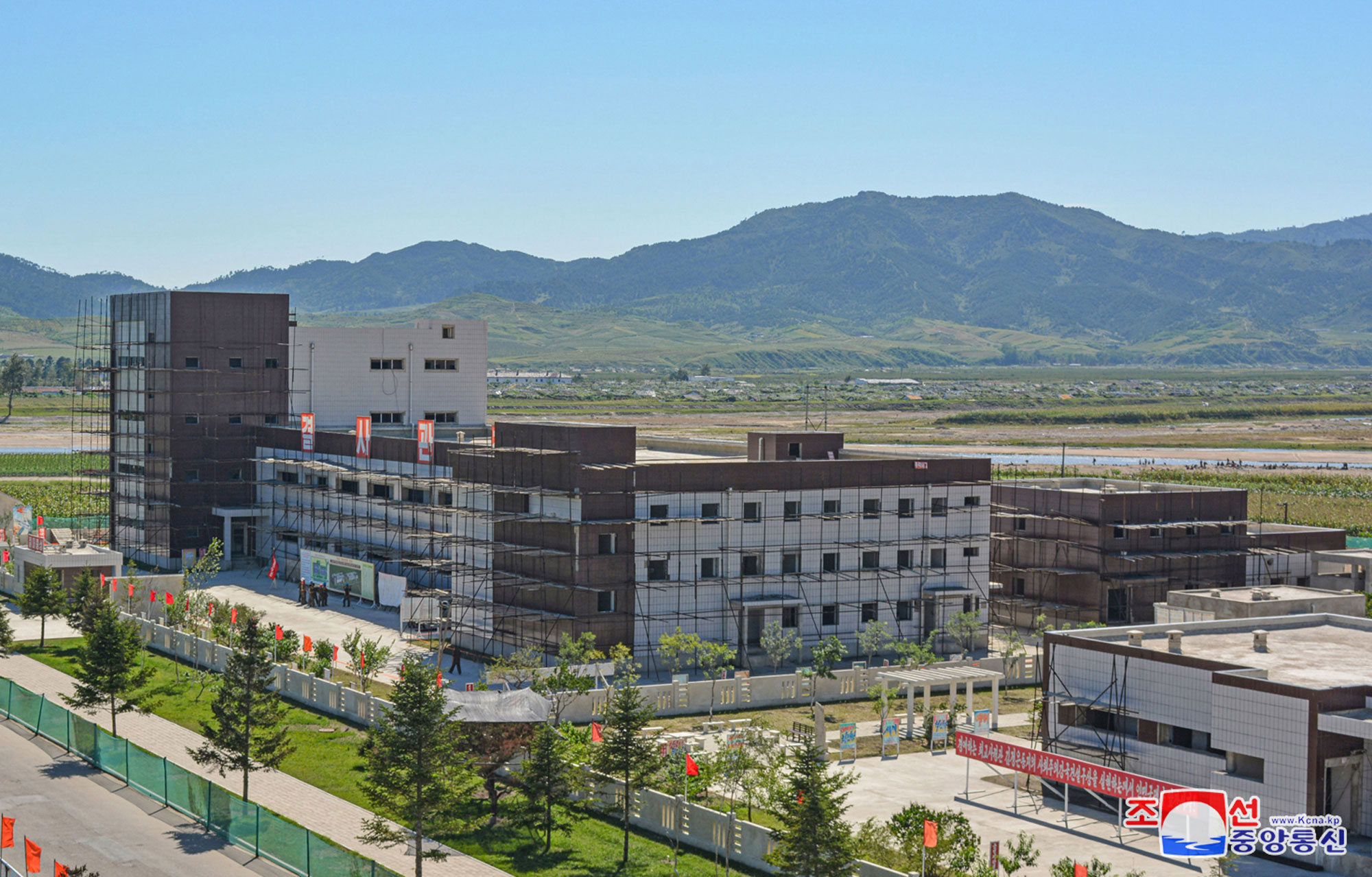 President
 of State Affairs <nobr><span style="font-size:110%;">Kim Jong Un</span></nobr> inspects regional-industry factories under construction in North Phyongan Province