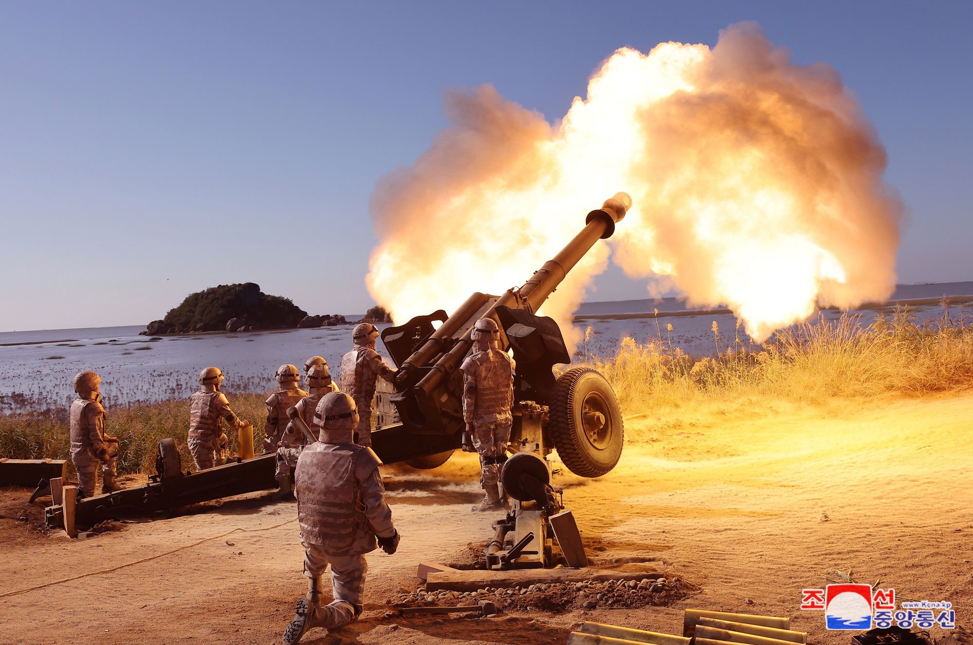 President of State Affairs <nobr><span style="font-size:110%;">Kim Jong Un</span></nobr> oversees live artillery firing drill of graduates of O Jin U Artillery Academy