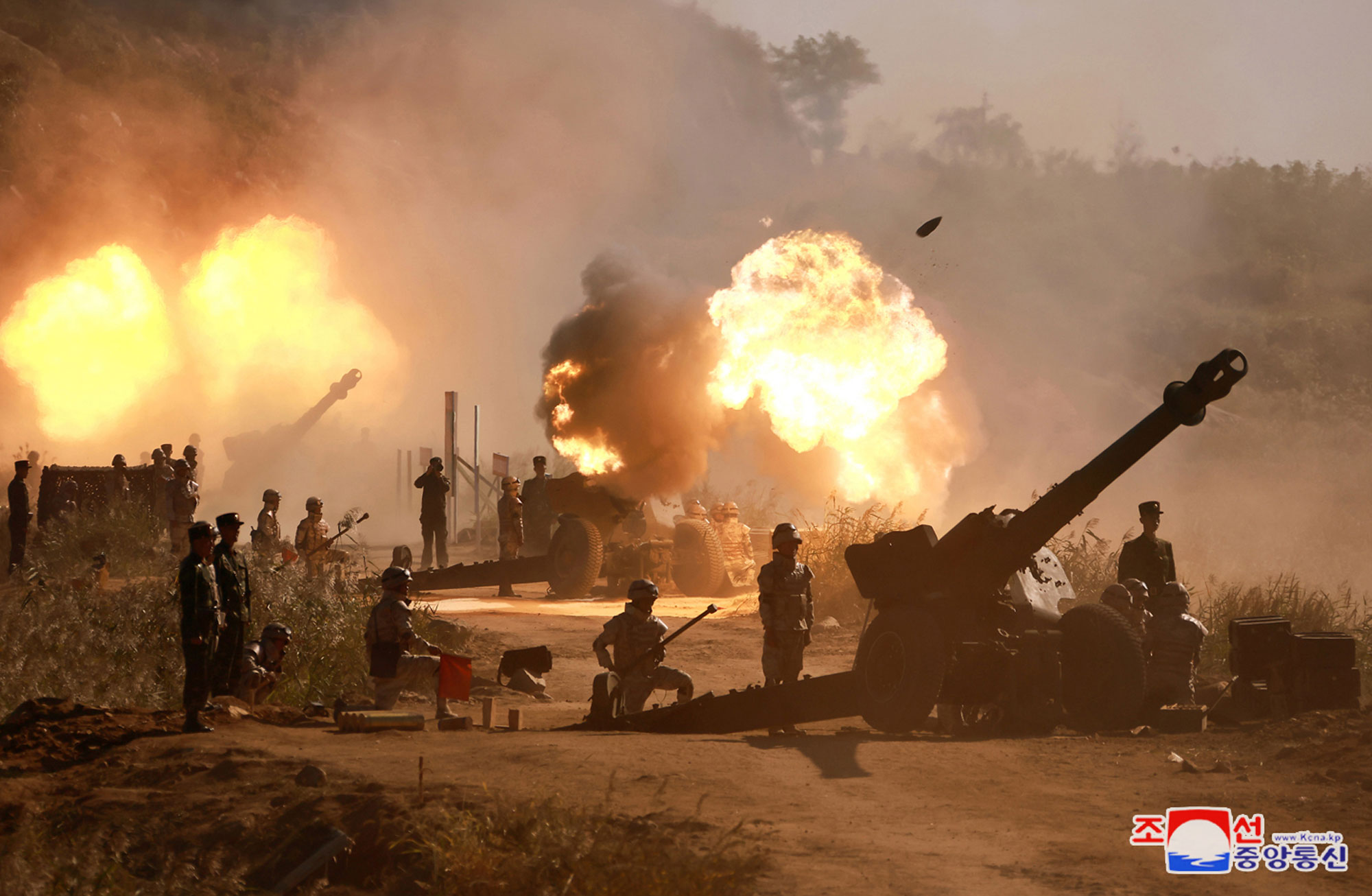 President of State Affairs <nobr><span style="font-size:110%;">Kim Jong Un</span></nobr> oversees live artillery firing drill of graduates of O Jin U Artillery Academy