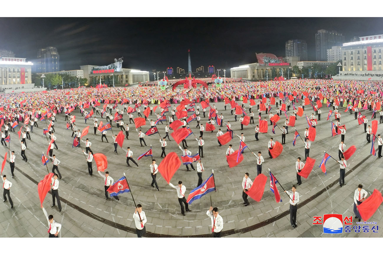 조선로동당창건 79돐경축 청년학생들의 야회 및 축포발사 진행