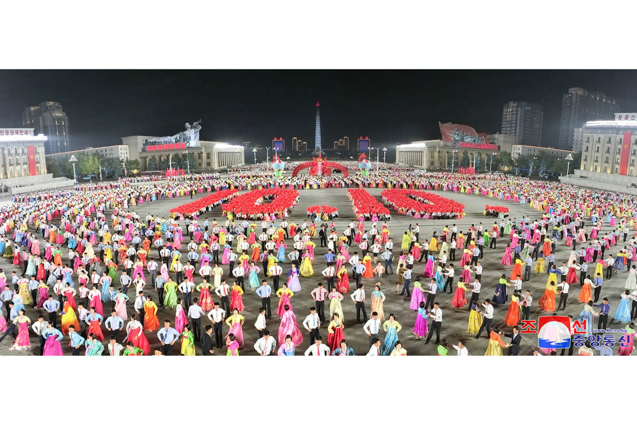 조선로동당창건 79돐경축 청년학생들의 야회 및 축포발사 진행