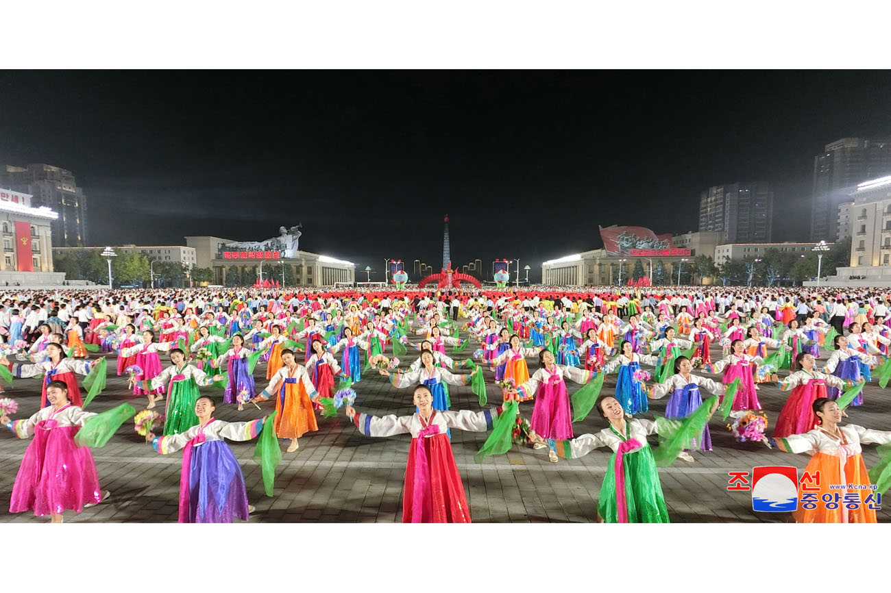 조선로동당창건 79돐경축 청년학생들의 야회 및 축포발사 진행