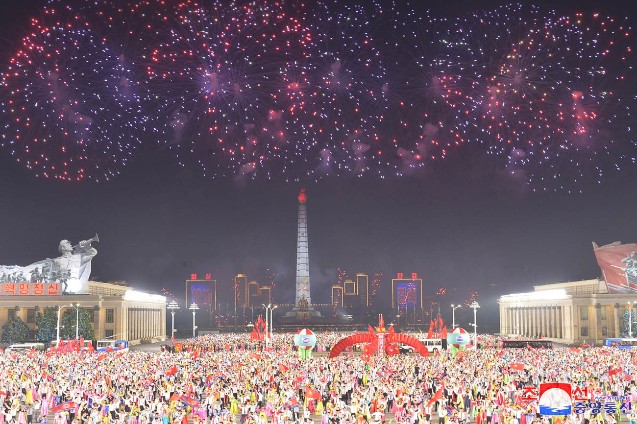 조선로동당창건 79돐경축 청년학생들의 야회 및 축포발사 진행