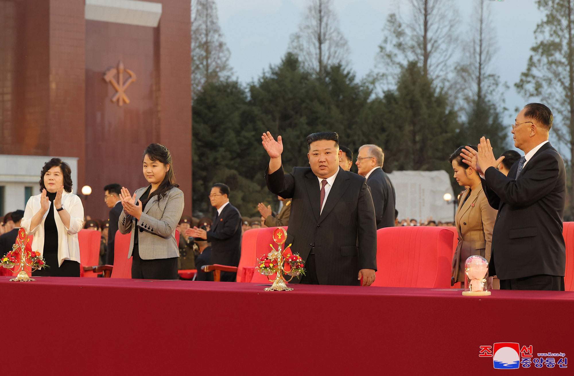 <nobr>조선로동당</nobr>창건 79돐 경축공연 성대히 진행