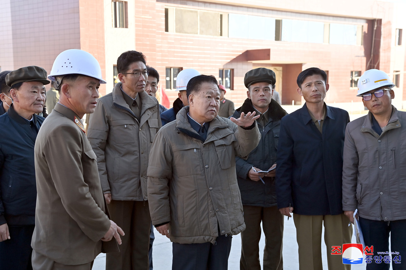 Choe Ryong Hae makes field survey of different units in Kangwon Province