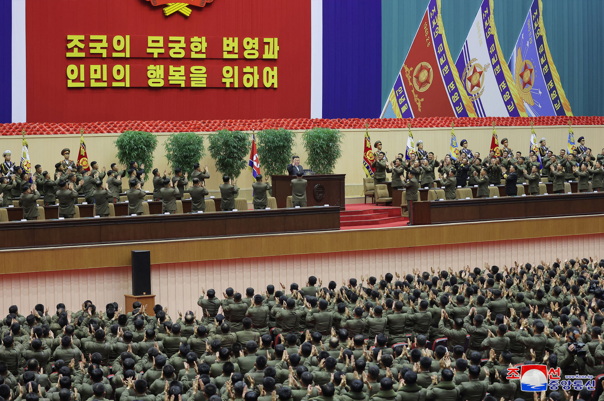 조성된 정세와 공화국무력 대대장, 대대정치지도원들의 임무에 대하여
경애하는 김정은동지께서 조선인민군 제4차 대대장, 대대정치지도원대회 참가자들앞에서 강령적인 연설을 하시였다