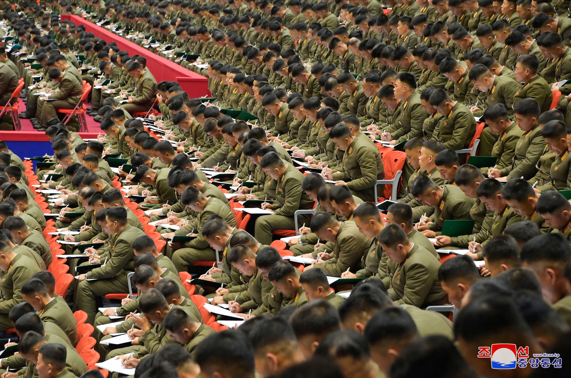 조성된 정세와 공화국무력 대대장, 대대정치지도원들의 임무에 대하여
경애하는 김정은동지께서 조선인민군 제4차 대대장, 대대정치지도원대회 참가자들앞에서 강령적인 연설을 하시였다