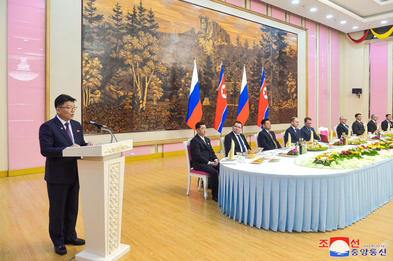 DPRK government gives reception in welcome of government delegation of Russian Federation