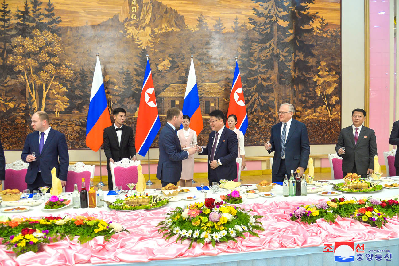 DPRK government gives reception in welcome of government delegation of Russian Federation