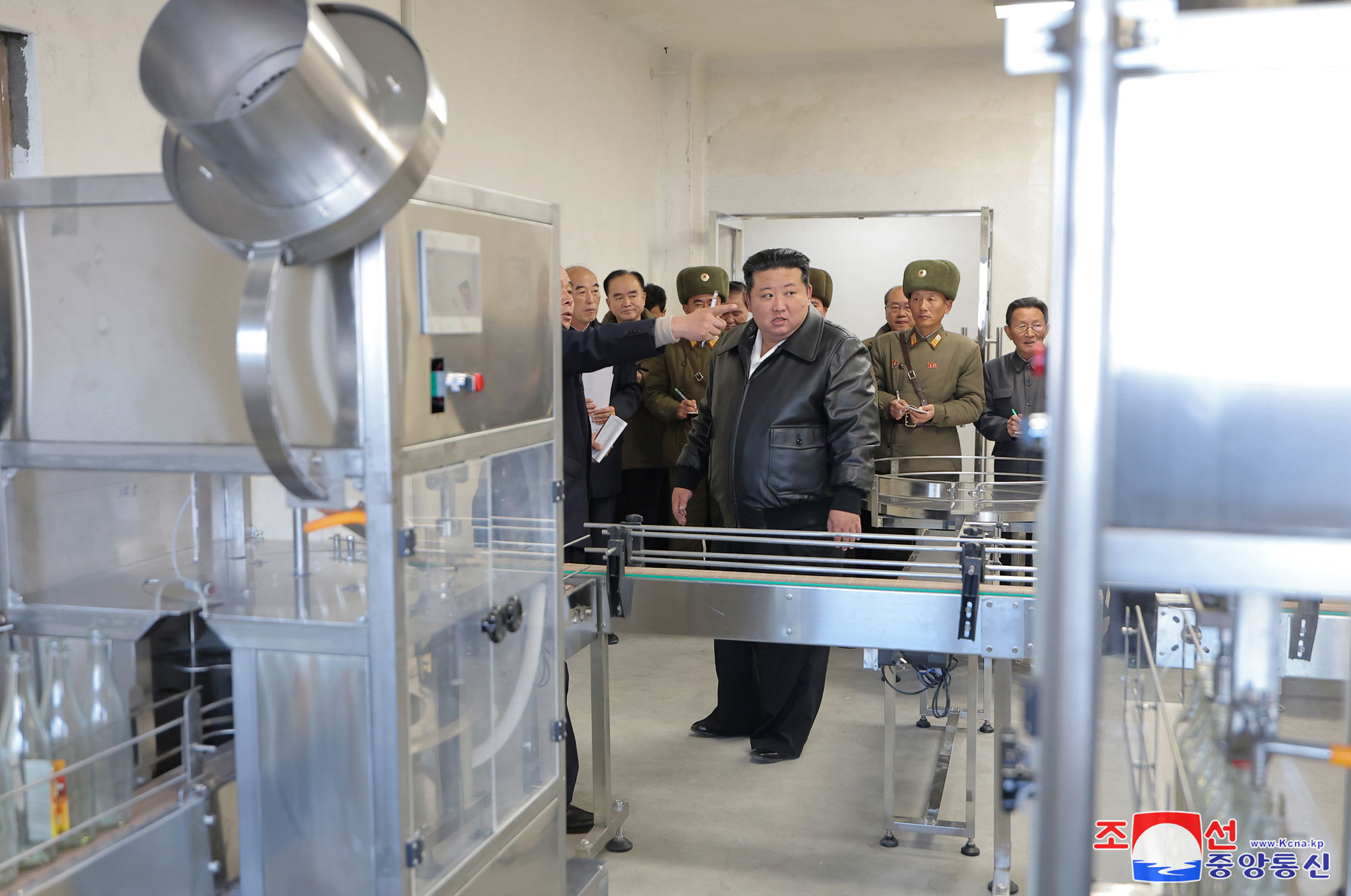 Der verehrte Genosse Kim Jong Un leitete die Baustellen für örtliche Industriebetriebe im Kreis Songchon vor Ort an