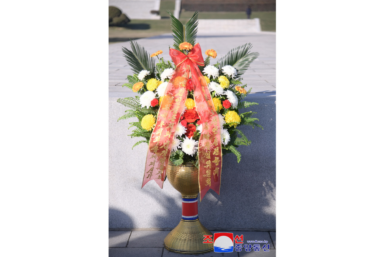 Floral baskets sent to bronze statues of great leaders Kim Il Sung and Kim Jong Il