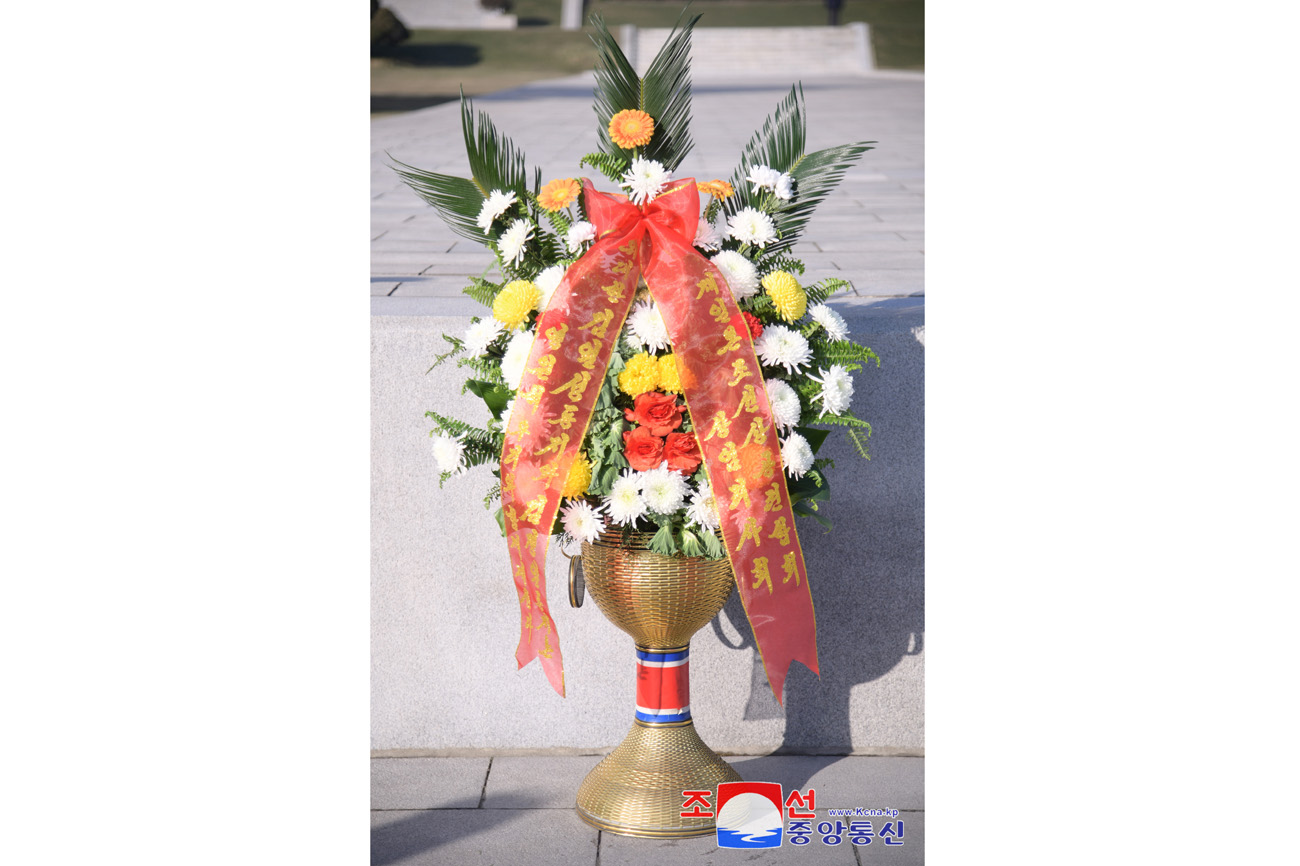 Floral baskets sent to bronze statues of great leaders Kim Il Sung and Kim Jong Il