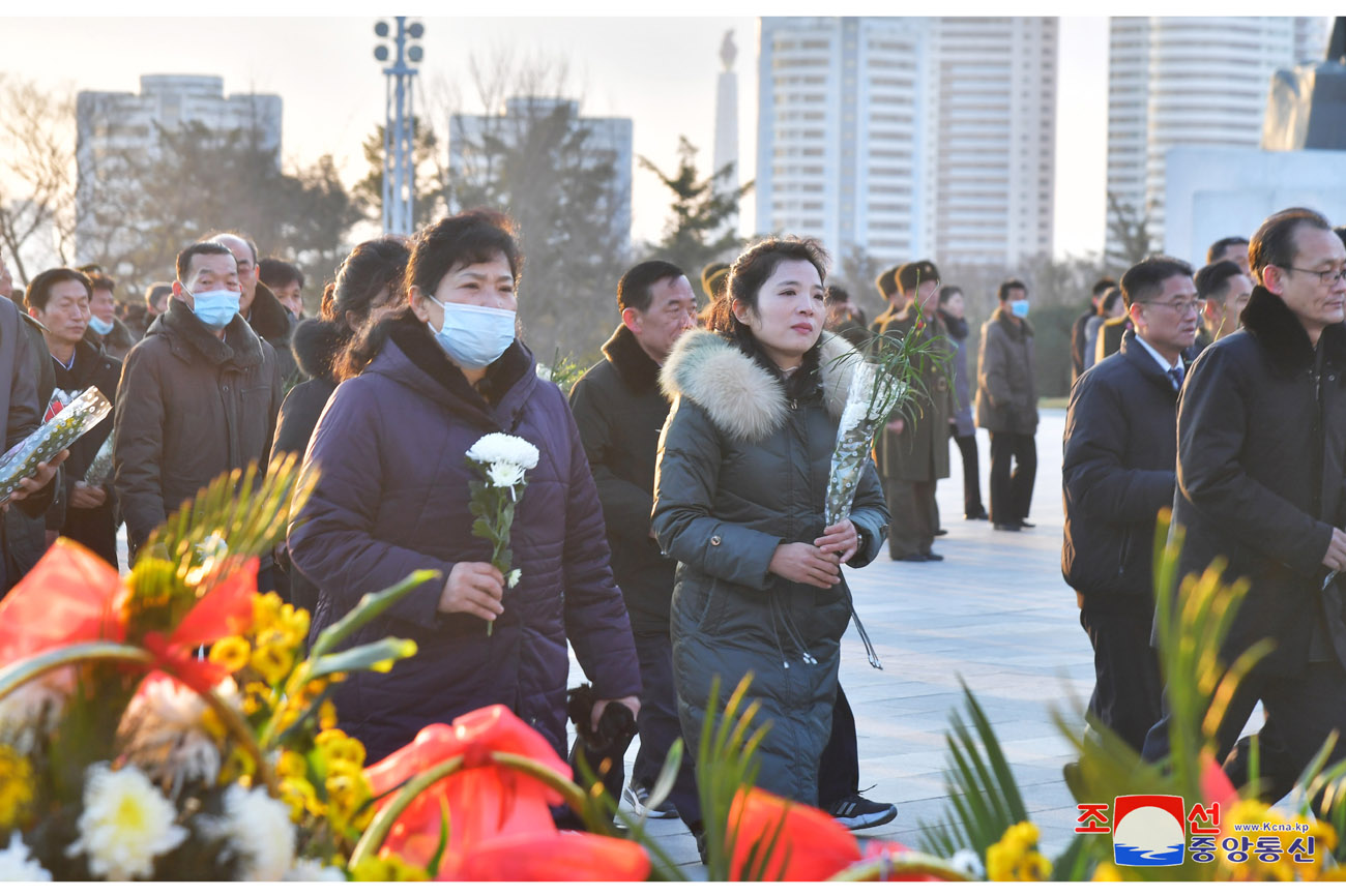 Floral tribute paid to great leaders Kim Il Sung and Kim Jong Il