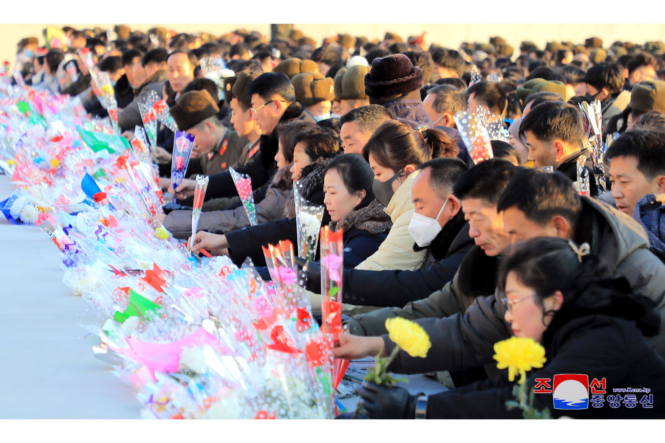 Floral tribute paid to great leaders Kim Il Sung and Kim Jong Il