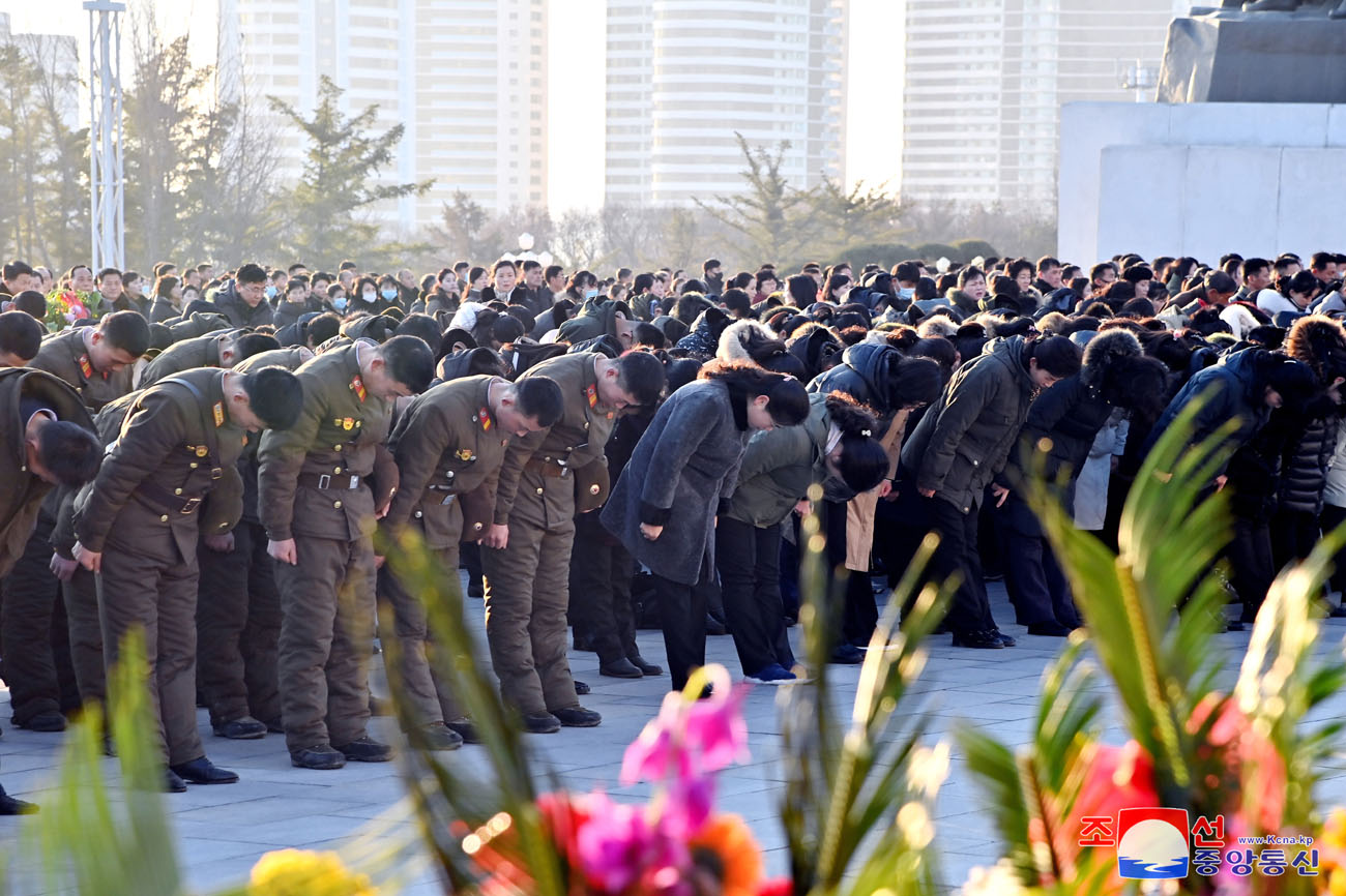 Floral tribute paid to great leaders Kim Il Sung and Kim Jong Il