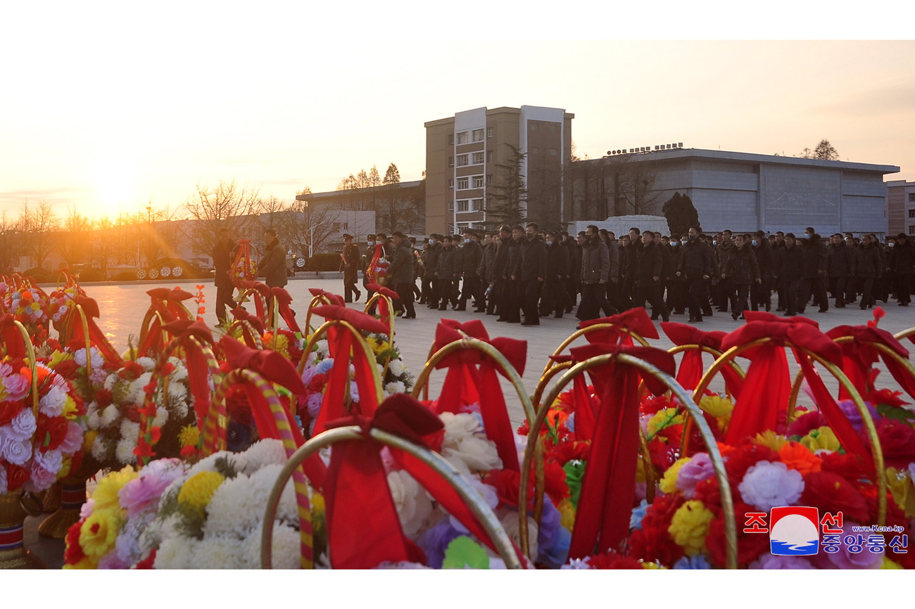 Floral tribute paid to great leaders Kim Il Sung and Kim Jong Il