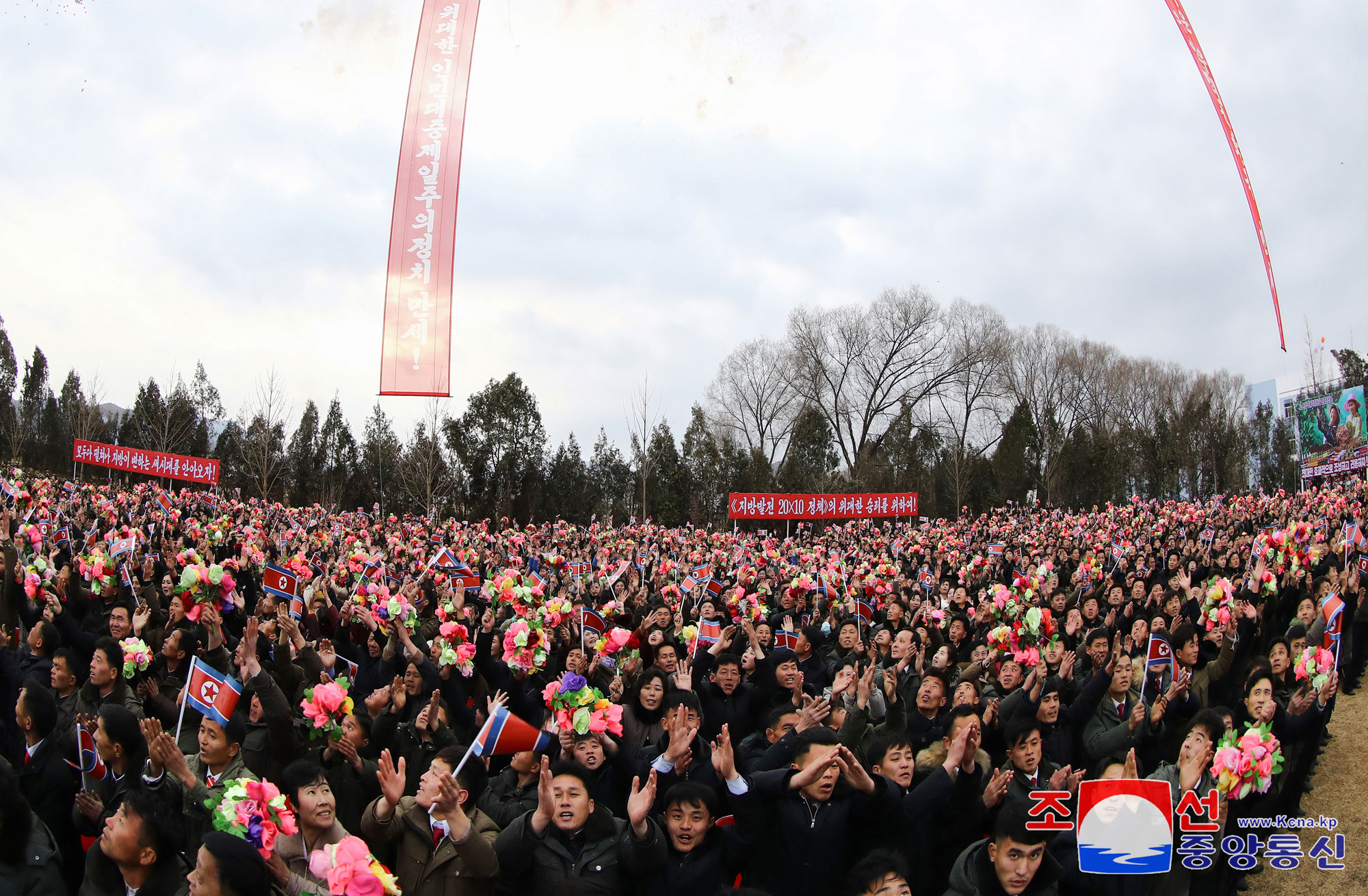 开创地方中兴新时代的我们党十年革命的第一个高贵实体成川郡地方工业工厂竣工典礼隆重举行敬爱的金正恩同志出席竣工典礼，发表重要讲话