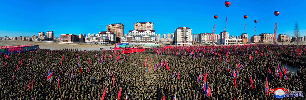 평안북도 피해지역 살림집 준공식 성대히 진행
경애하는 김정은동지께서 준공식에 참석하시였다