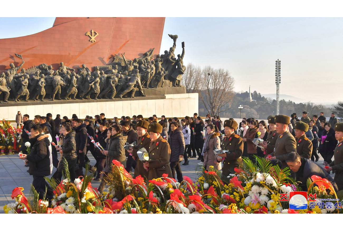 Floral tribute paid to great leaders Kim Il Sung and Kim Jong Il