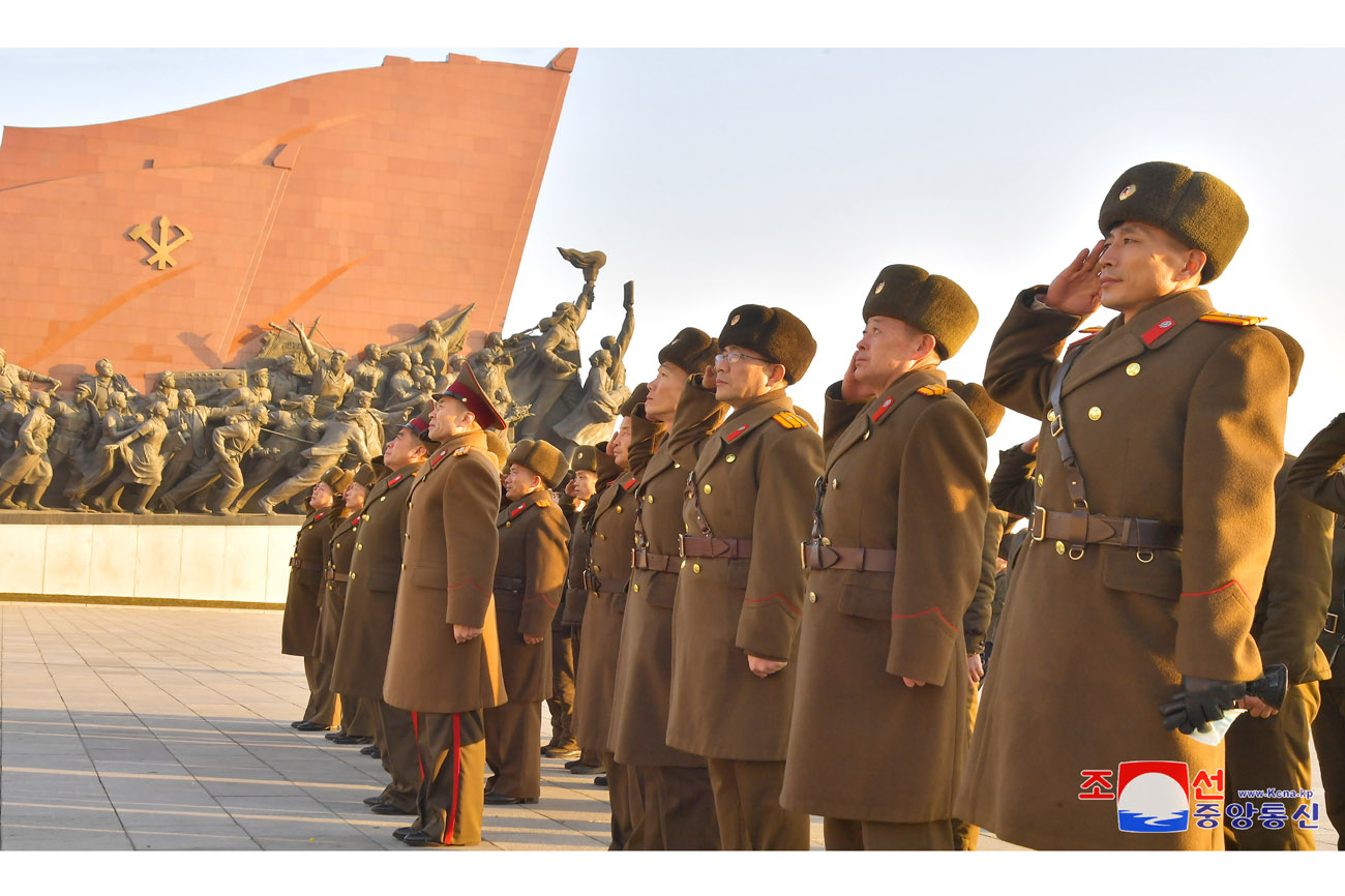 Floral tribute paid to great leaders Kim Il Sung and Kim Jong Il