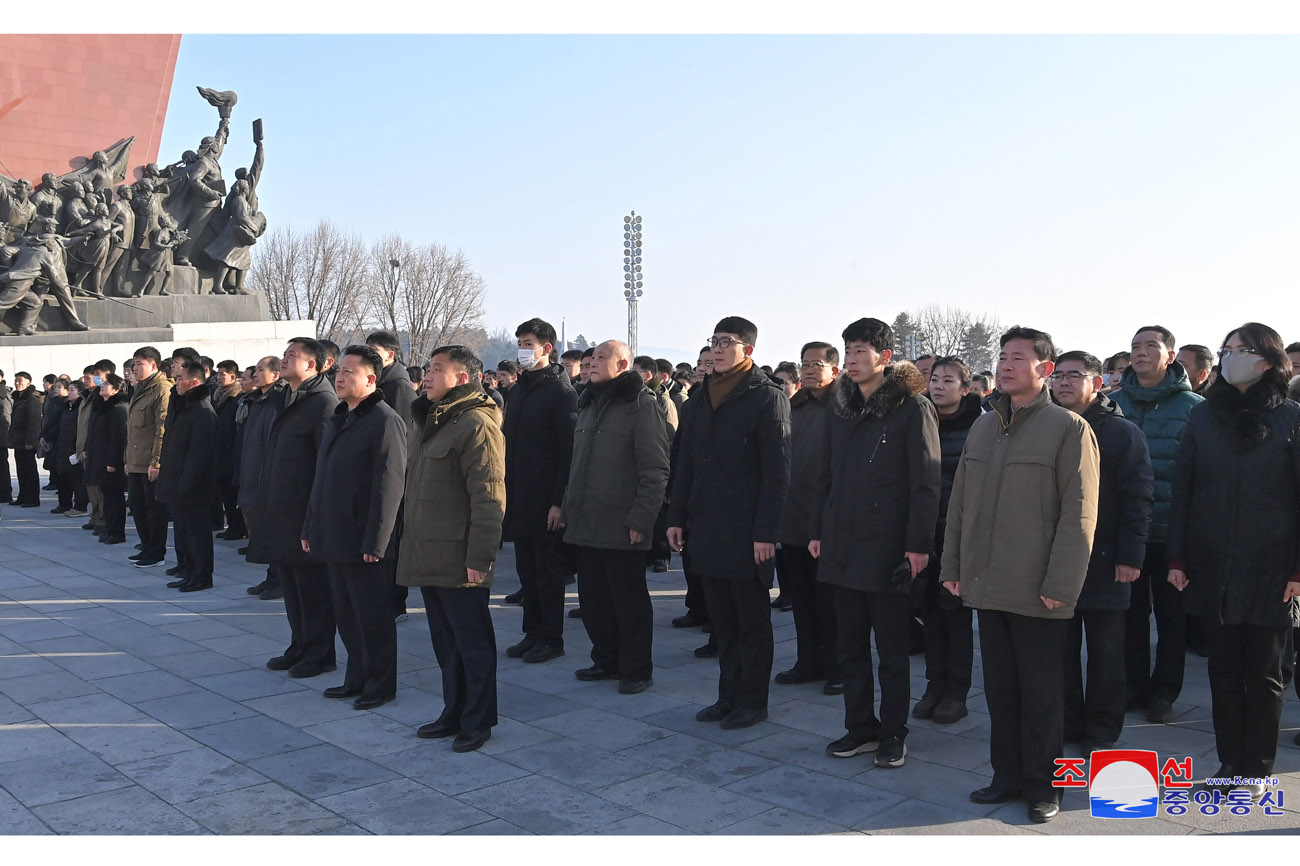 Floral tribute paid to great leaders Kim Il Sung and Kim Jong Il