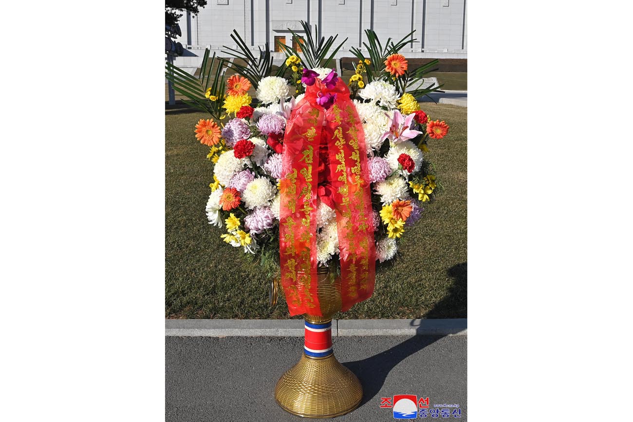 Floral baskets sent to bronze statues of great leaders Kim Il Sung and Kim Jong Il