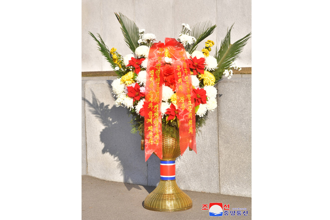 Floral baskets sent to bronze statues of great leaders Kim Il Sung and Kim Jong Il