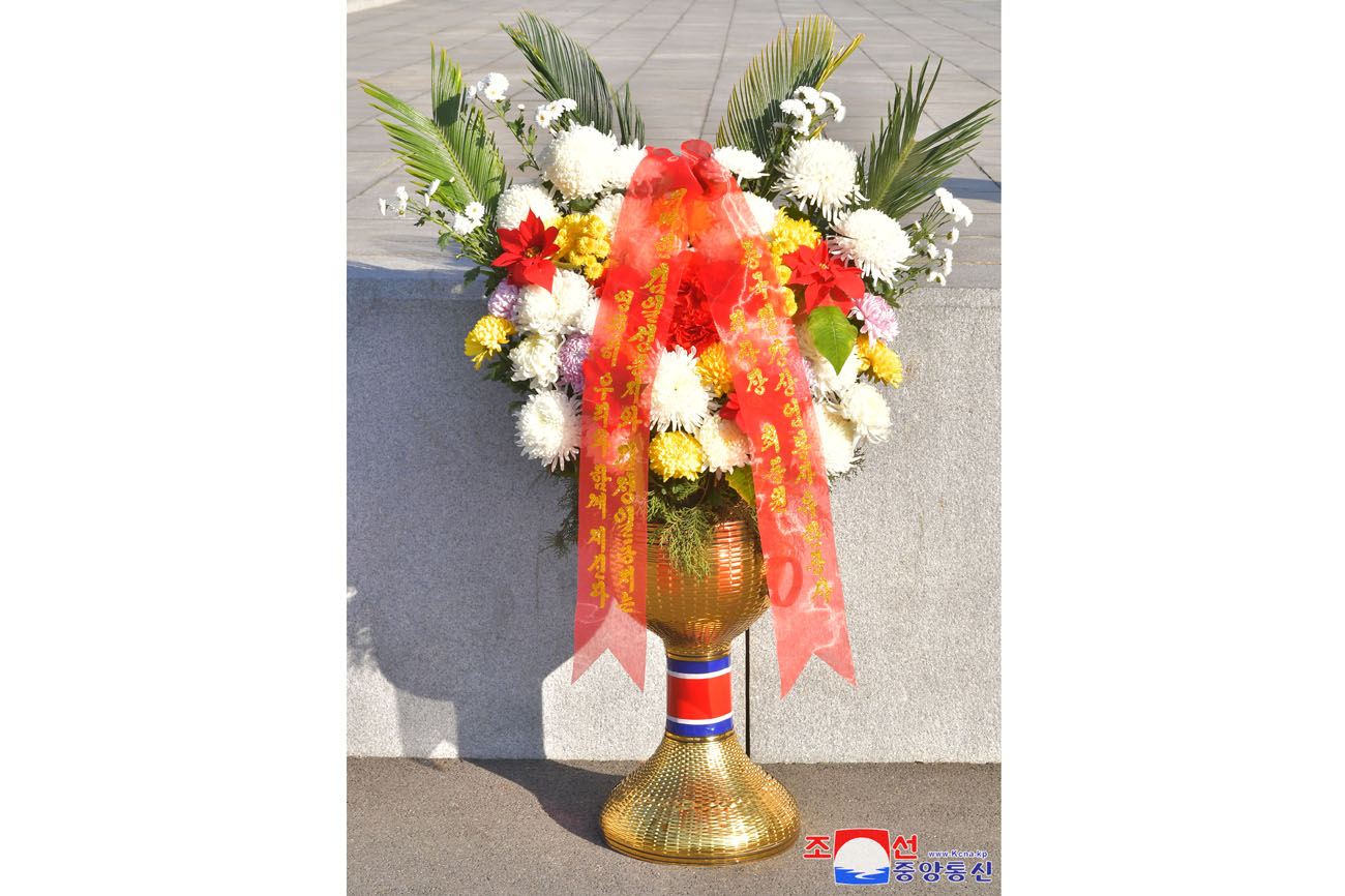 Floral baskets sent to bronze statues of great leaders Kim Il Sung and Kim Jong Il