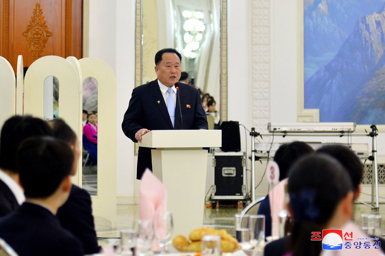 Reception given for art troupe of Korean schoolchildren in Japan