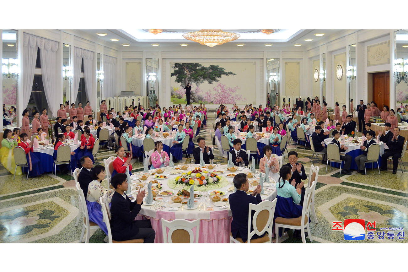 Reception given for art troupe of Korean schoolchildren in Japan