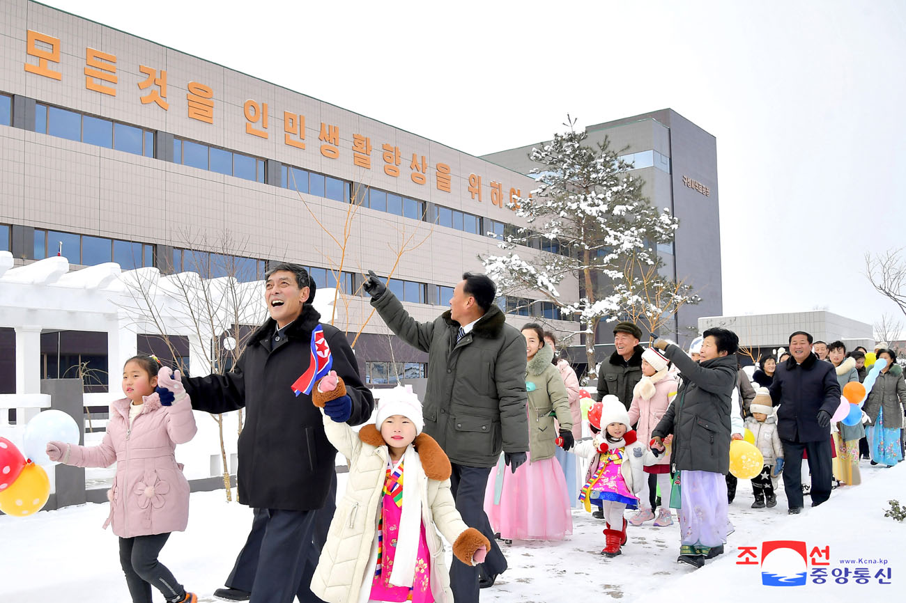 구성시 지방공업공장 준공식 대경사로 진행