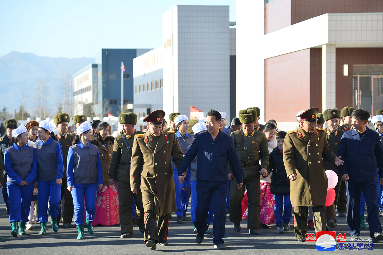 Construction regiments at all levels of KPA move to new sites for regional transformation