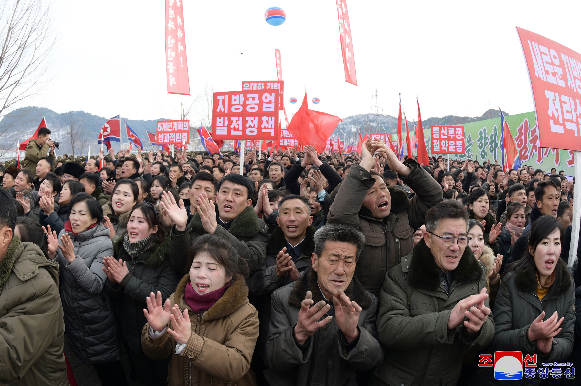 Iniciada gran campaña de construcción de 2025 para la ejecución cabal de la política de desarrollo local de nueva épocaSolemnizada
 la ceremonia de inicio de construcción del Hospital y el Complejo de 
Servicios del distrito Kangdong, como parte de la "Política 20×10 para 
el desarrollo local"