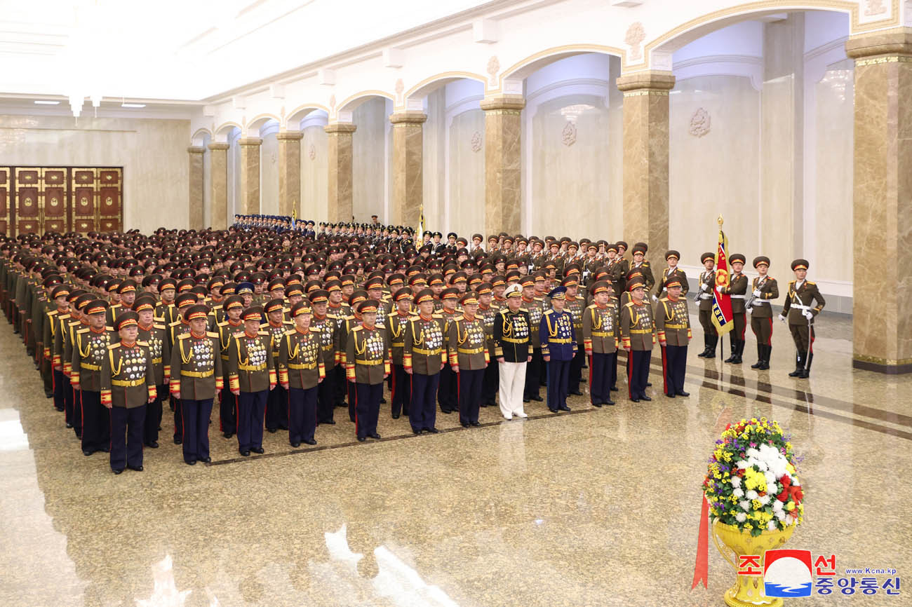 Commanding personnel of KPA visit Kumsusan Palace of Sun on army founding day