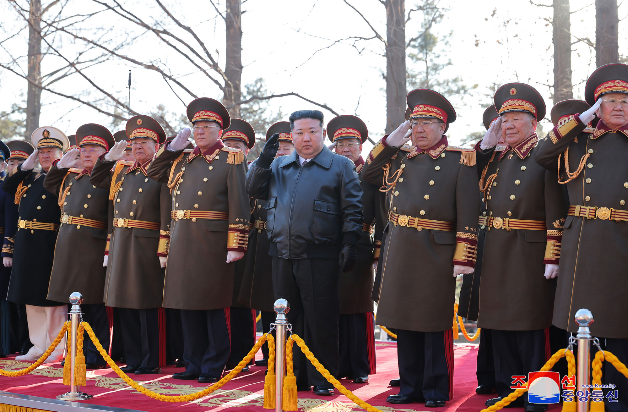 敬愛する金正恩総書記が朝鮮人民軍創建節に際して国防省を祝賀訪問